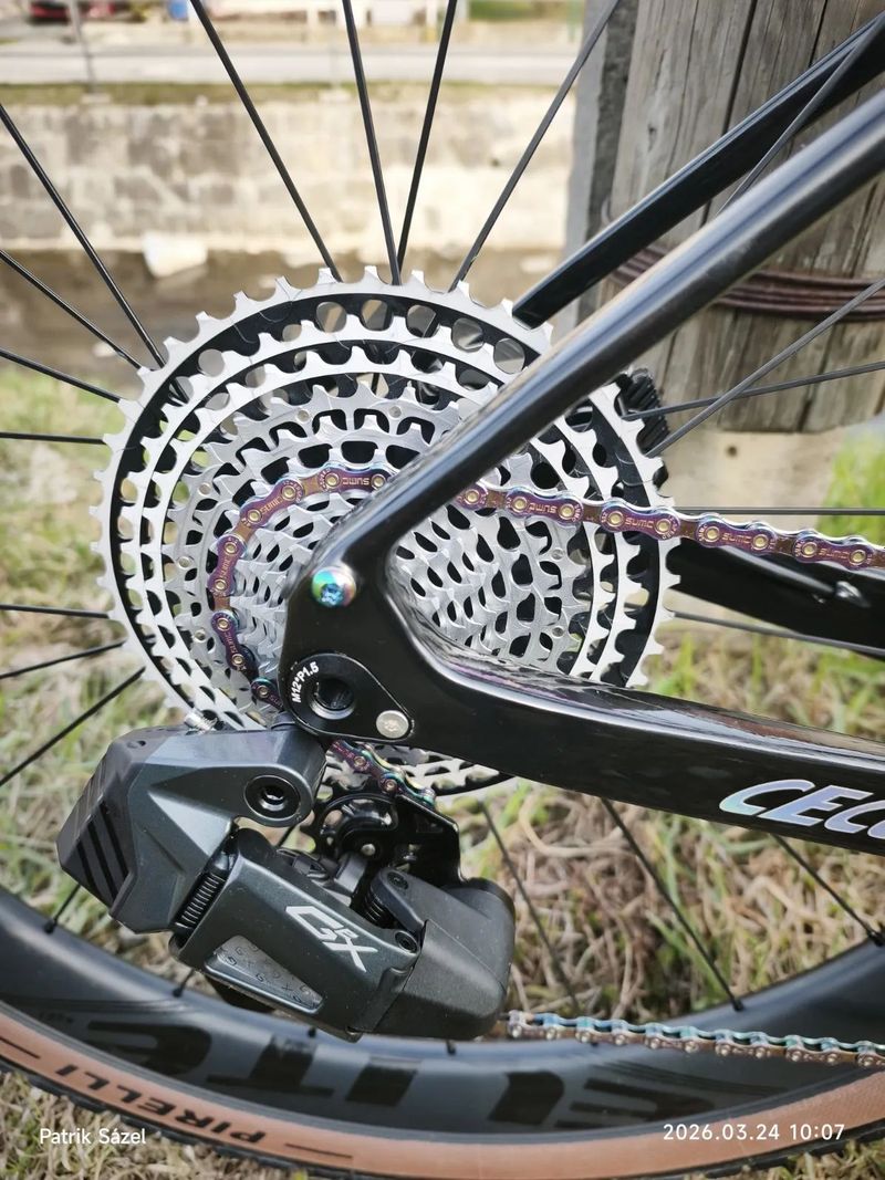 Karbonový gravel – elektronické řazení, karbon kola, 8,4 kg