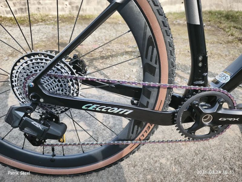 Karbonový gravel – elektronické řazení, karbon kola, 8,4 kg
