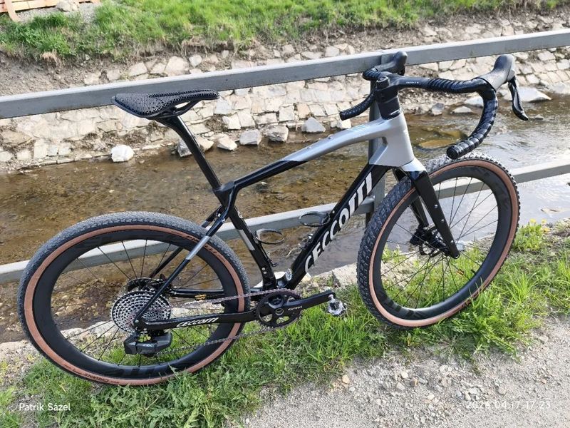 Karbonový gravel – elektronické řazení, karbon kola, 8,4 kg