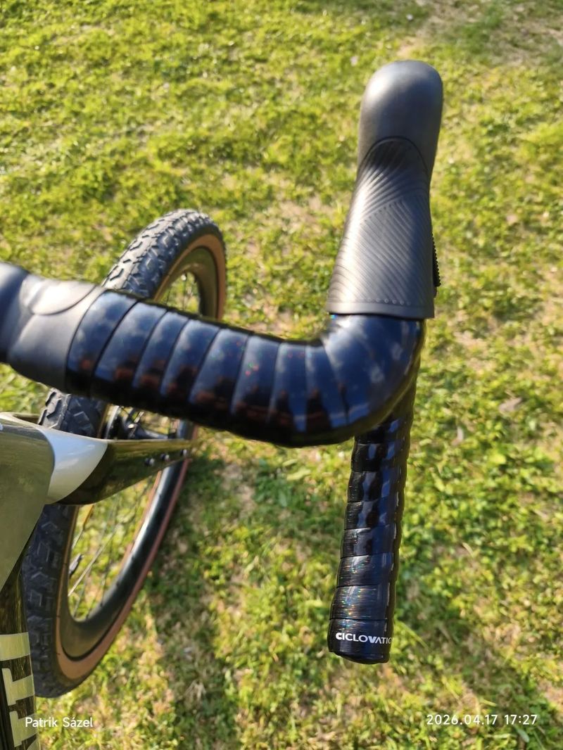 Karbonový gravel – elektronické řazení, karbon kola, 8,4 kg