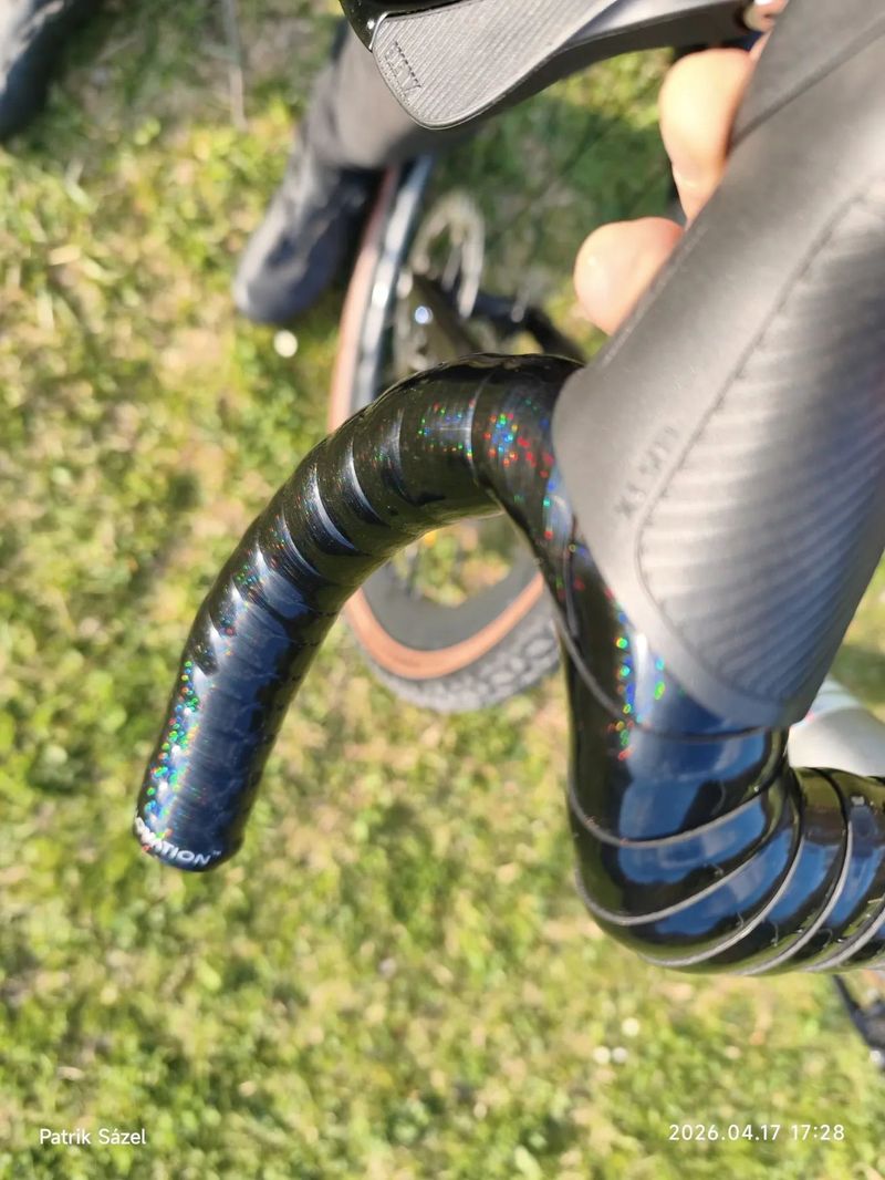 Karbonový gravel – elektronické řazení, karbon kola, 8,4 kg