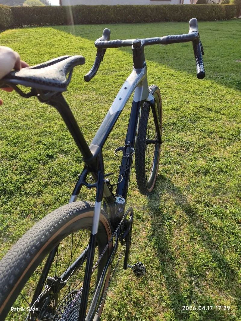 Karbonový gravel – elektronické řazení, karbon kola, 8,4 kg