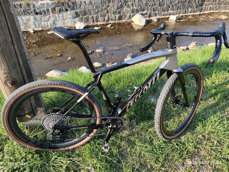 Karbonový gravel – elektronické řazení, karbon kola, 8,4 kg