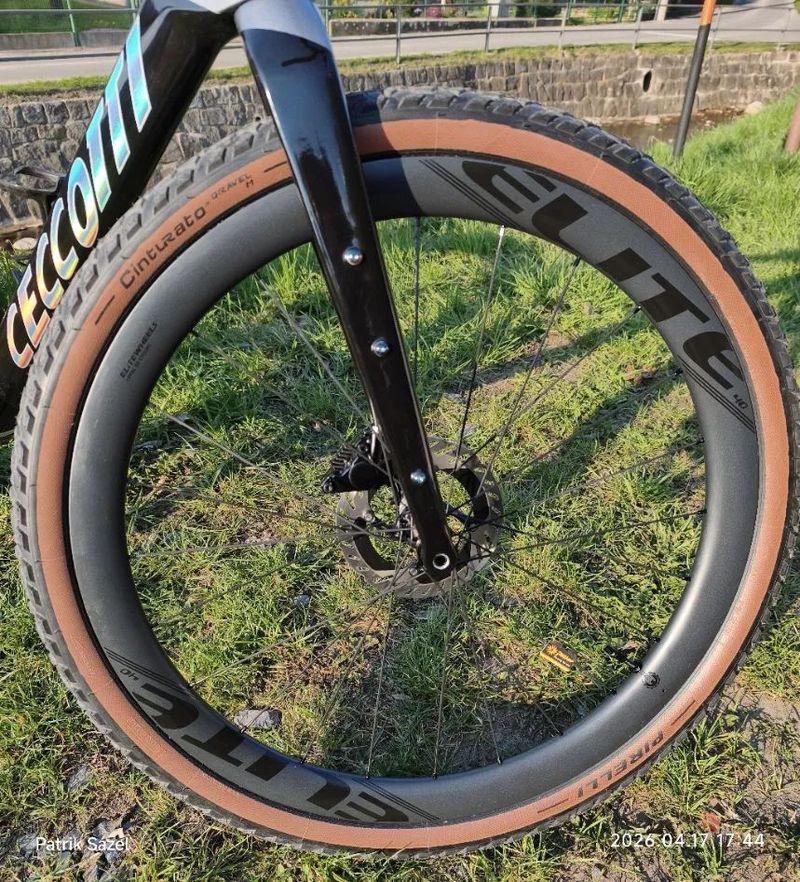 Karbonový gravel – elektronické řazení, karbon kola, 8,4 kg