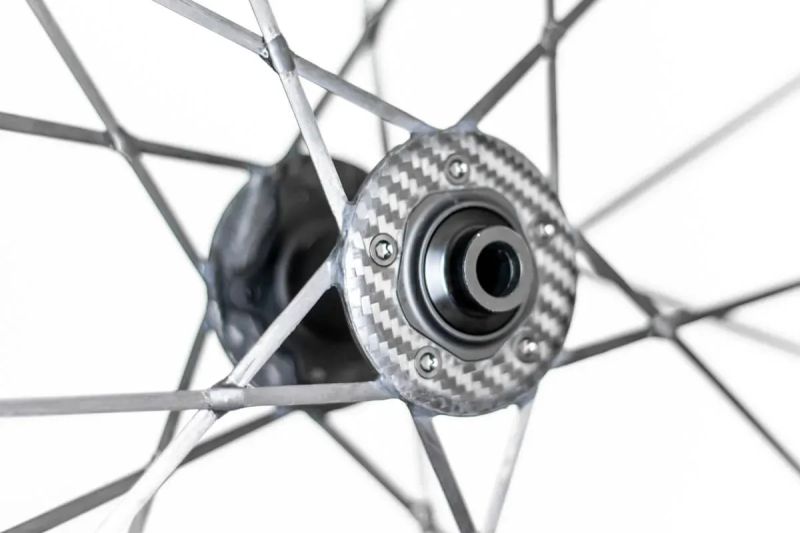 Lún MEGA - Nekompromisně tuhá a rychlá karbonová kola