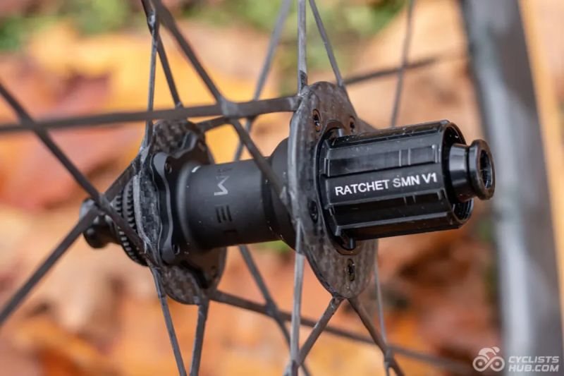 Lún MEGA - Nekompromisně tuhá a rychlá karbonová kola