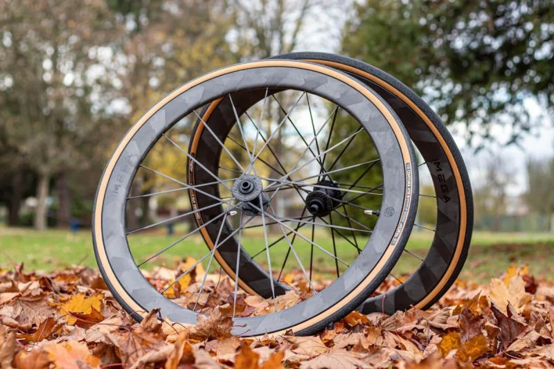 Lún MEGA - Nekompromisně tuhá a rychlá karbonová kola