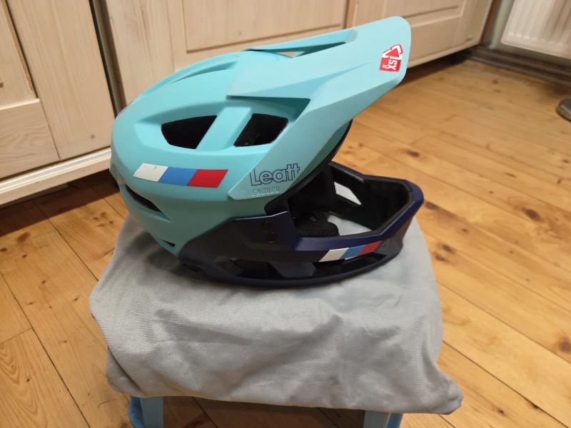 Prodám dětskou integrální helmu Leatt Enduro 2.0