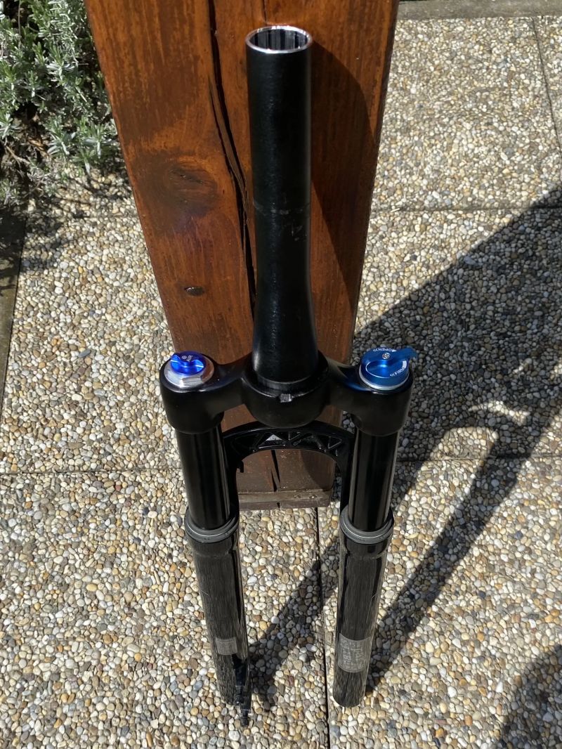 Odpružená vidlice 52parts RLC-32