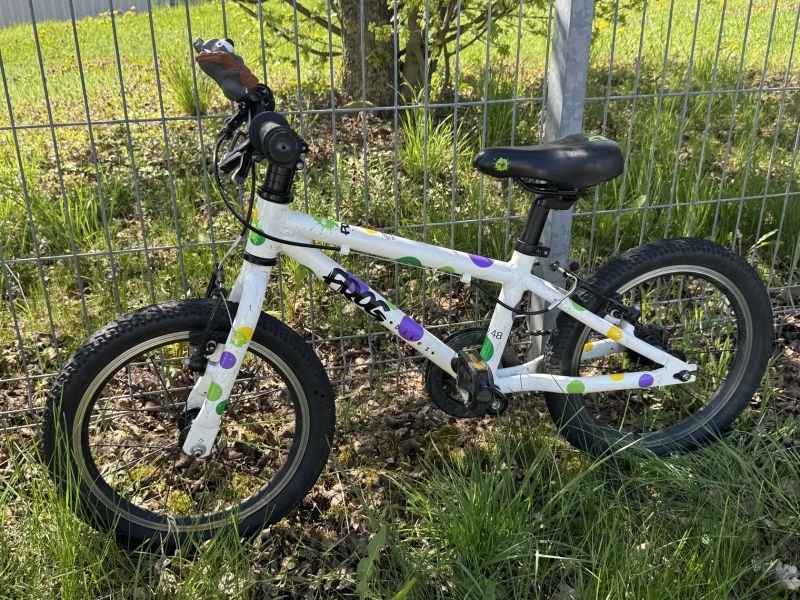 Dětské kolo Frog 44 / 16”, lehké, náhradní pláště