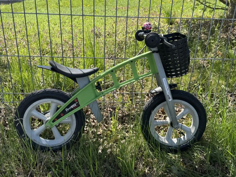 Velmi lehké dětské odrážedlo First Bike s adaptéry