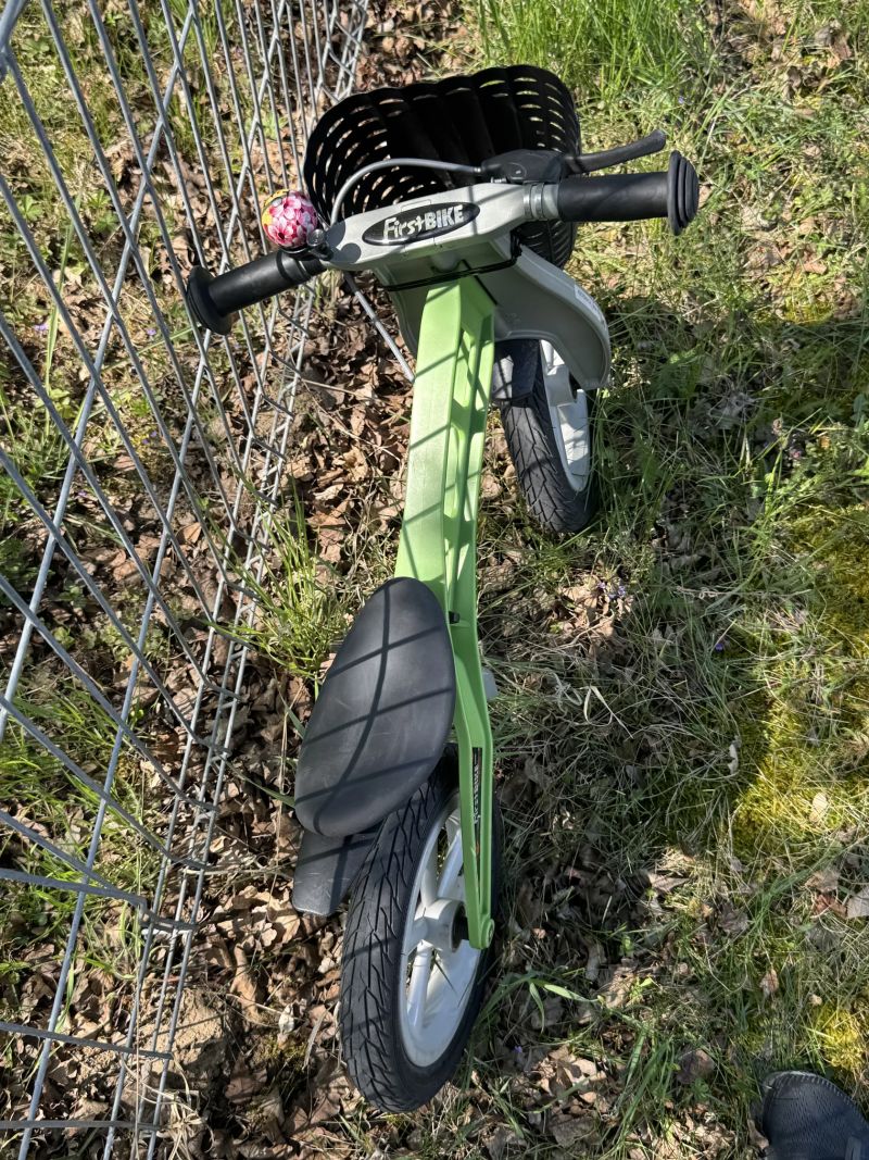 Velmi lehké dětské odrážedlo First Bike s adaptéry