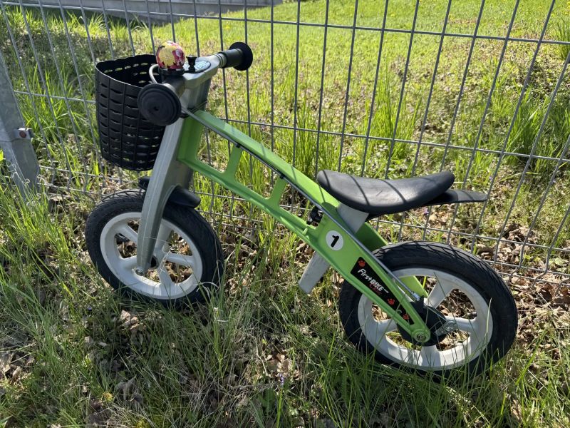 Velmi lehké dětské odrážedlo First Bike s adaptéry