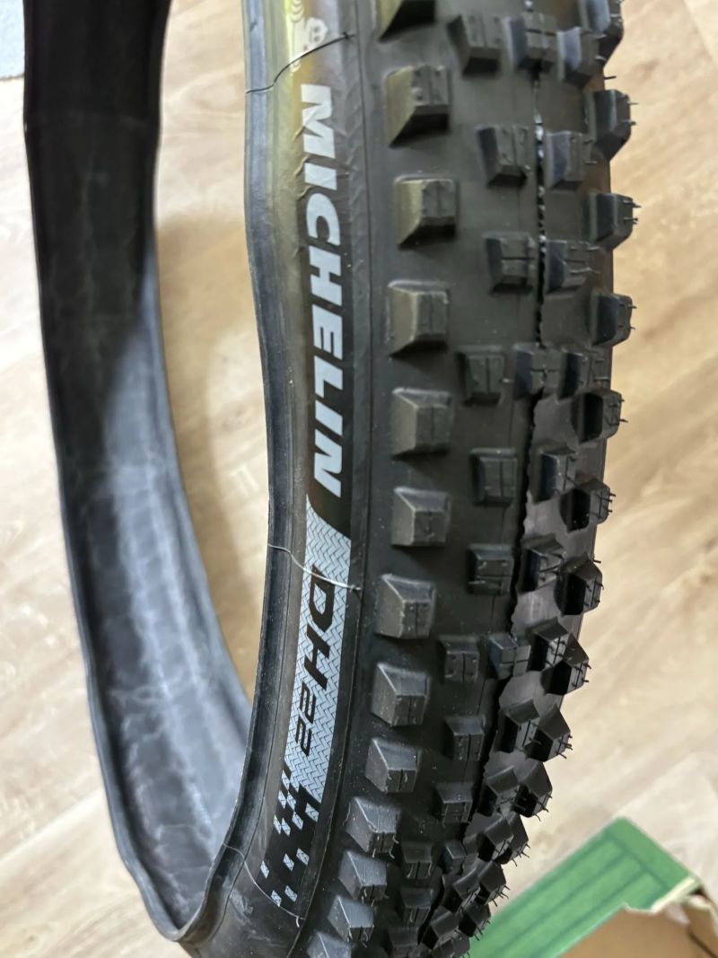 Plášť Michelin DH22 29x2,40 Racing line Dark TLR