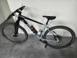 Kolo KROSS Level 7.0 2024 Carbon, velikost L - v záruce