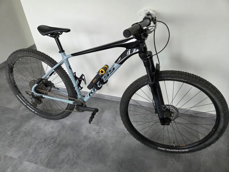 Kolo KROSS Level 7.0 2024 Carbon, velikost L - v záruce