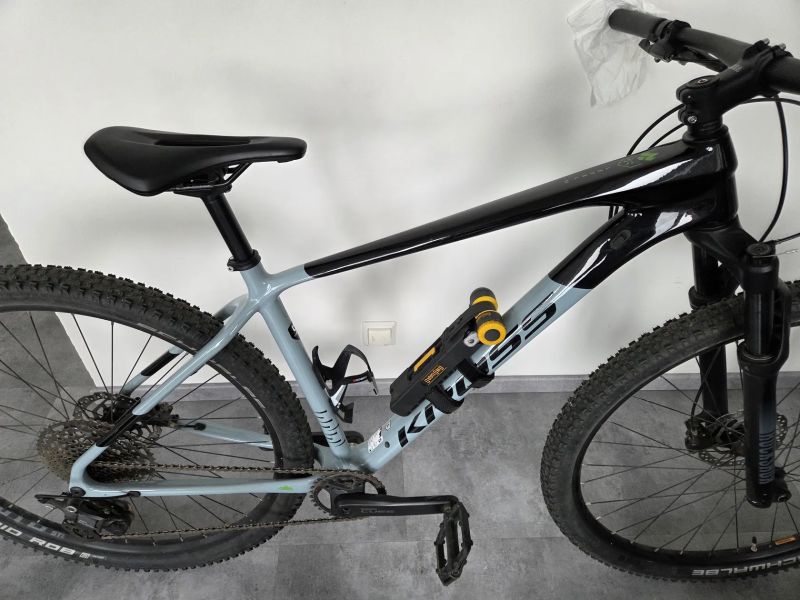 Kolo KROSS Level 7.0 2024 Carbon, velikost L - v záruce