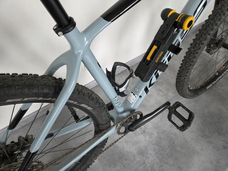 Kolo KROSS Level 7.0 2024 Carbon, velikost L - v záruce