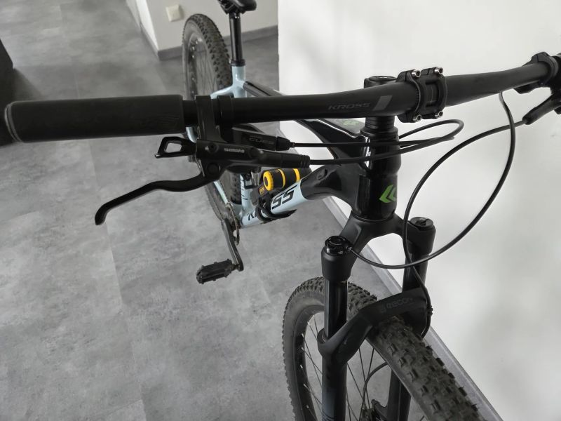 Kolo KROSS Level 7.0 2024 Carbon, velikost L - v záruce