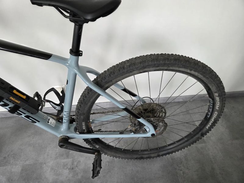 Kolo KROSS Level 7.0 2024 Carbon, velikost L - v záruce