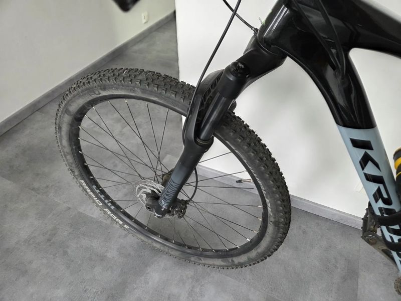 Kolo KROSS Level 7.0 2024 Carbon, velikost L - v záruce