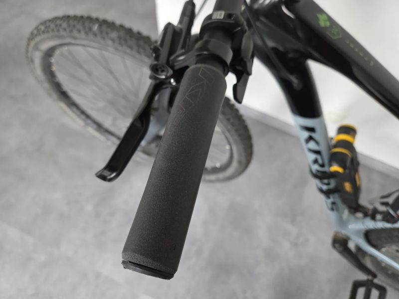 Kolo KROSS Level 7.0 2024 Carbon, velikost L - v záruce