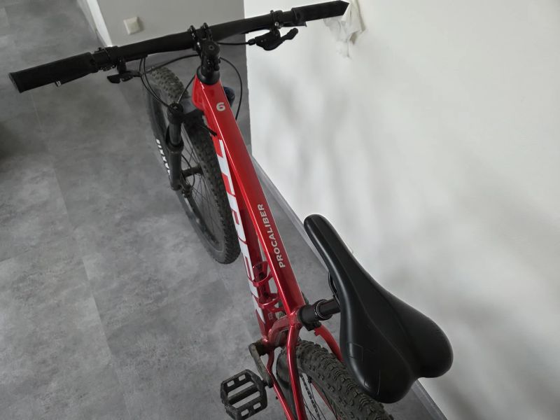 Kolo TREK Procaliber 6 - Viper, velikost S - v záruce