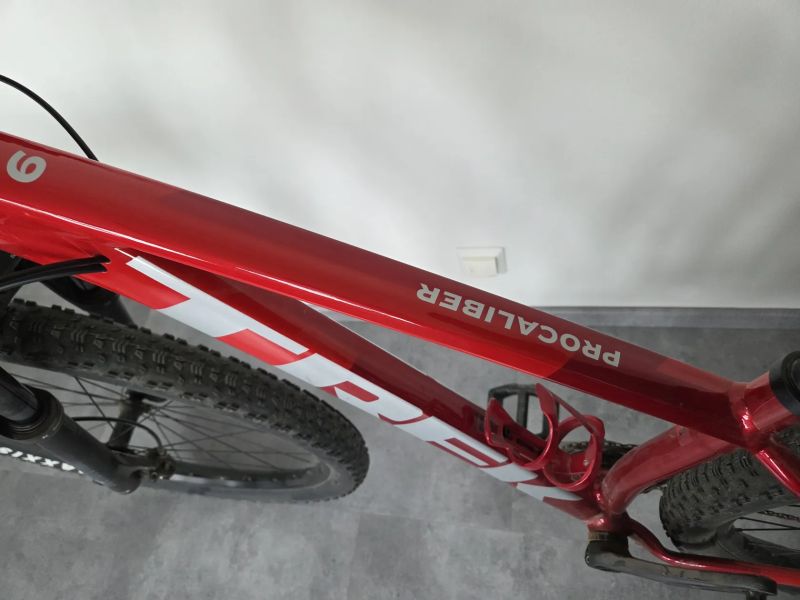 Kolo TREK Procaliber 6 - Viper, velikost S - v záruce