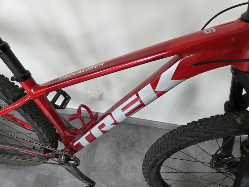 Kolo TREK Procaliber 6 - Viper, velikost S - v záruce