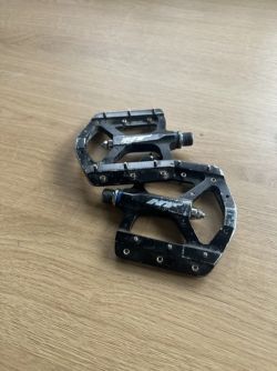 HT AE01 Pedály Černé 