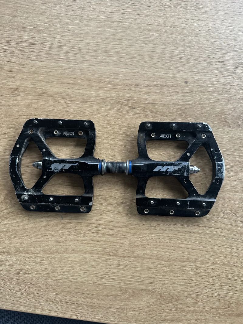 HT AE01 Pedály Černé 