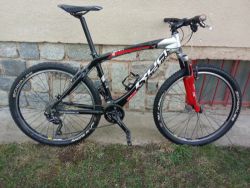 karbonové horské kolo rock Machine. shimano xt. deore