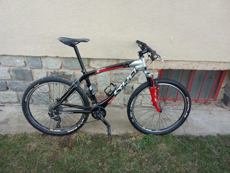 karbonové horské kolo rock Machine. shimano xt. deore