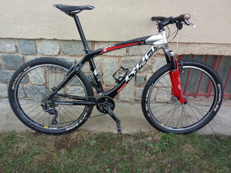 karbonové horské kolo rock Machine. shimano xt. deore