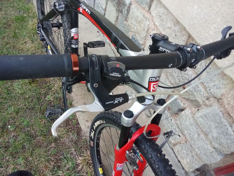 karbonové horské kolo rock Machine. shimano xt. deore