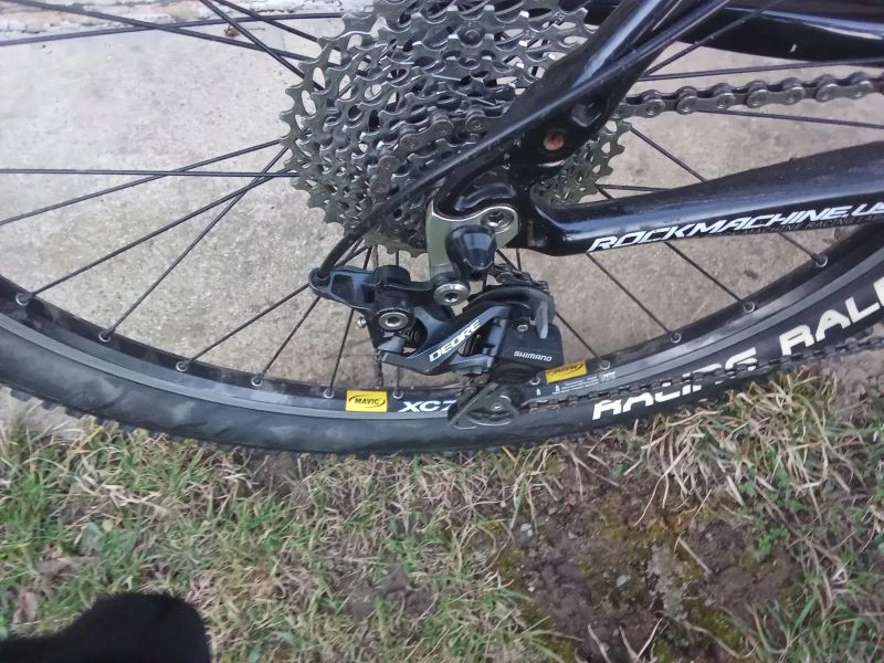 karbonové horské kolo rock Machine. shimano xt. deore