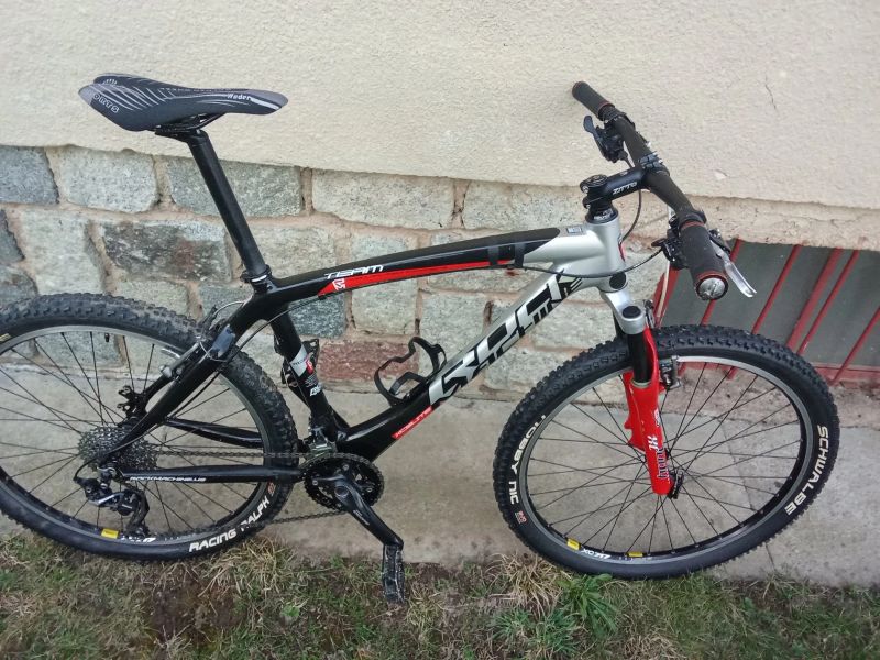 karbonové horské kolo rock Machine. shimano xt. deore