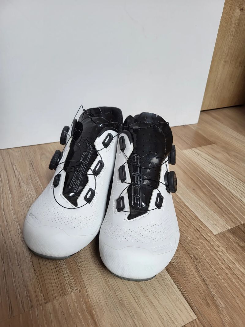 Tretry Force Road Warrior carbon bílá 44