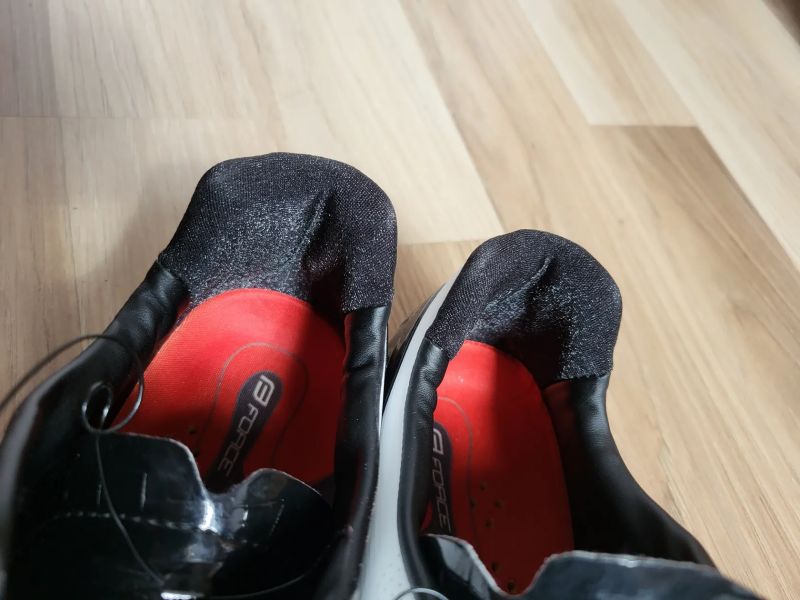 Tretry Force Road Warrior carbon bílá 44