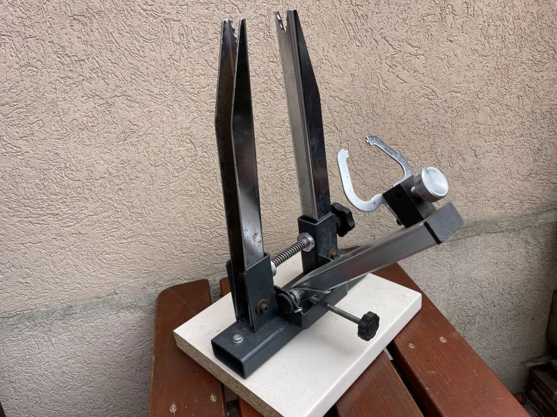 Centrovačka kol – stojan na centrování-centrovací stolice | MTB + silnice | pevná konstrukce