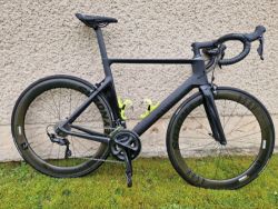 Canyon Aeroad CF SL 7, měřič výkonu Stages Power, size L