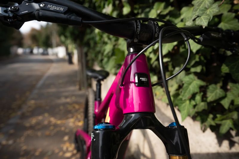 Santa Cruz Bronson Vel. M. TOP STAV