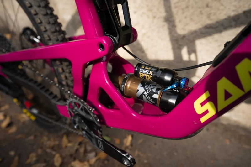 Santa Cruz Bronson Vel. M. TOP STAV