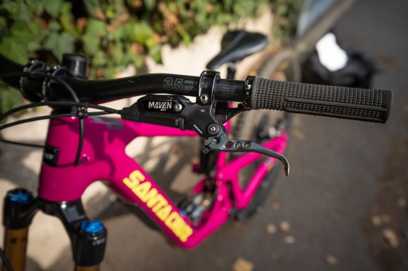 Santa Cruz Bronson Vel. M. TOP STAV