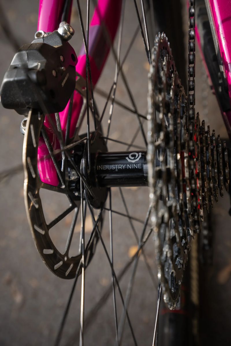 Santa Cruz Bronson Vel. M. TOP STAV