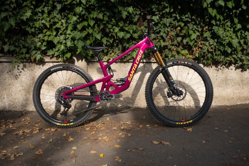 Santa Cruz Bronson Vel. M. TOP STAV