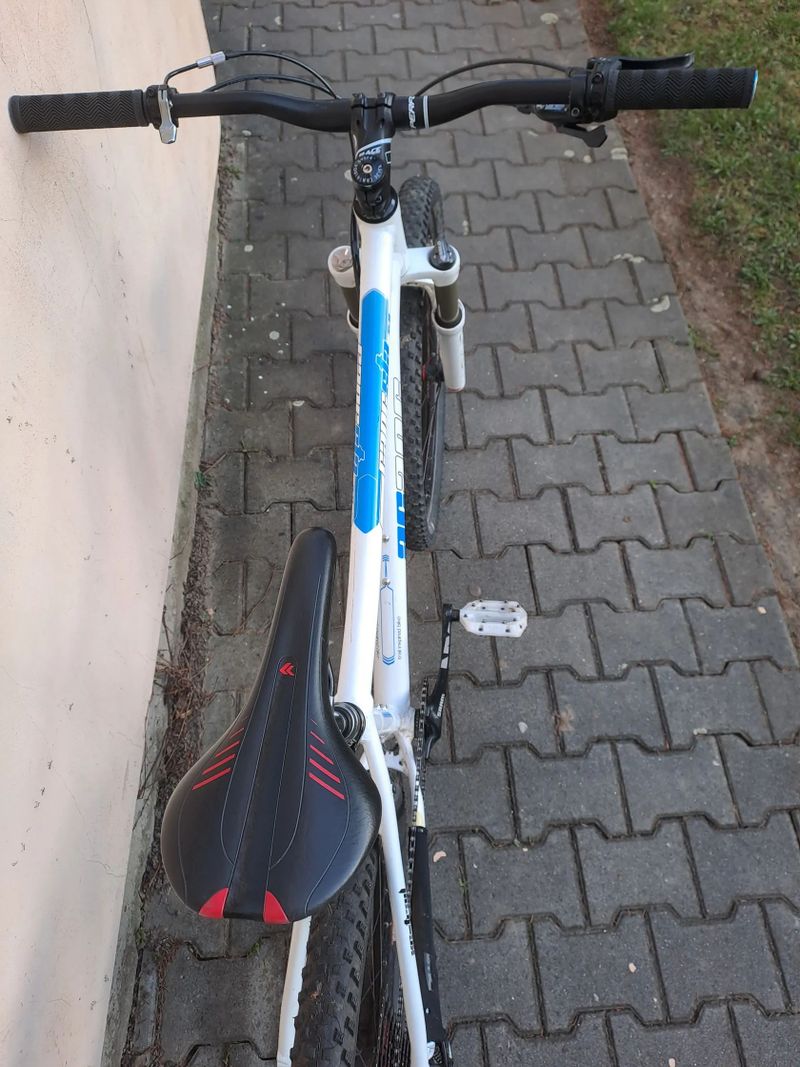 XC/trailové 26” kolo Agang Gangsta, 17”, teleskopická sedlovka