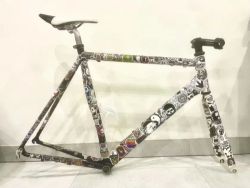 “Stickerbomb” silniční rám 58