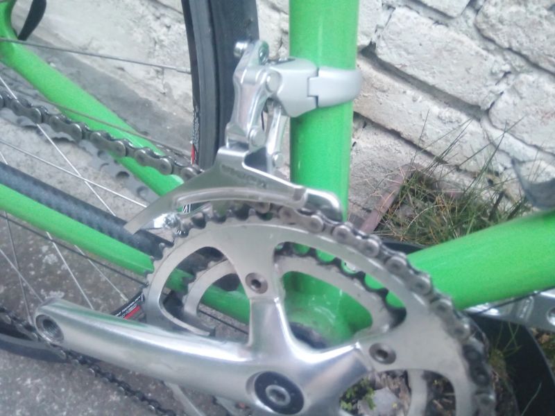 Dětské/juniorské silniční kolo na 24" kolech.