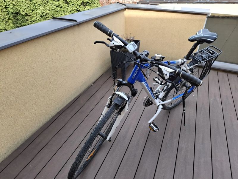 Author Stratos cross